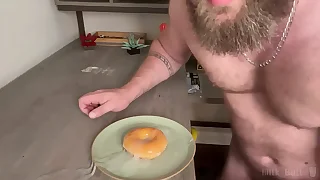 Big Dick Bodybuilder Unloads Multiple Cumshots to Movie a Donut